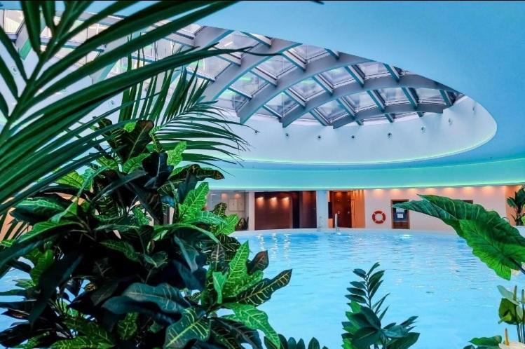 Hanza Tower White 24 & Jacussi & Pool